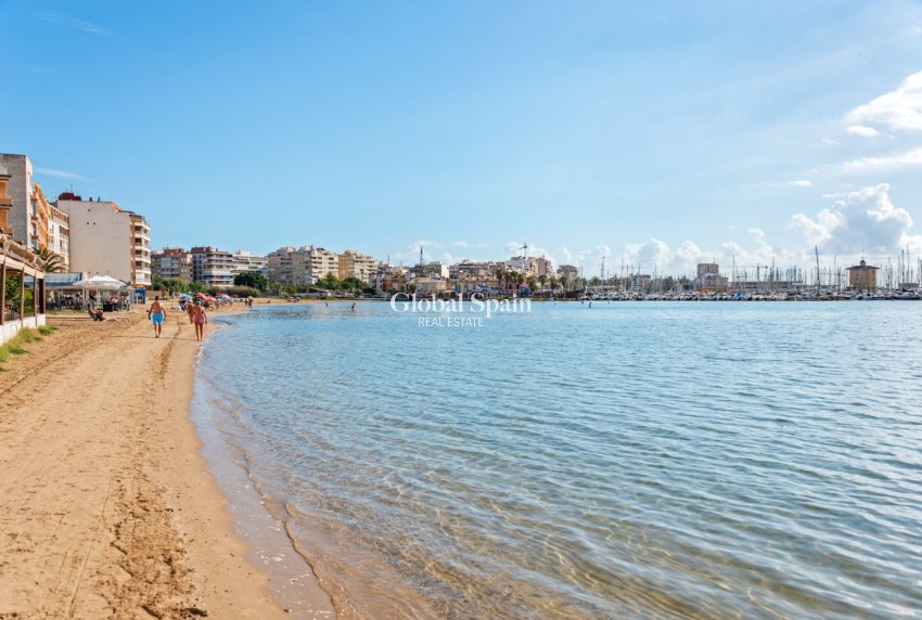 Venta - APARTAMENTO -
TORREVIEJA - Playa del Acequión