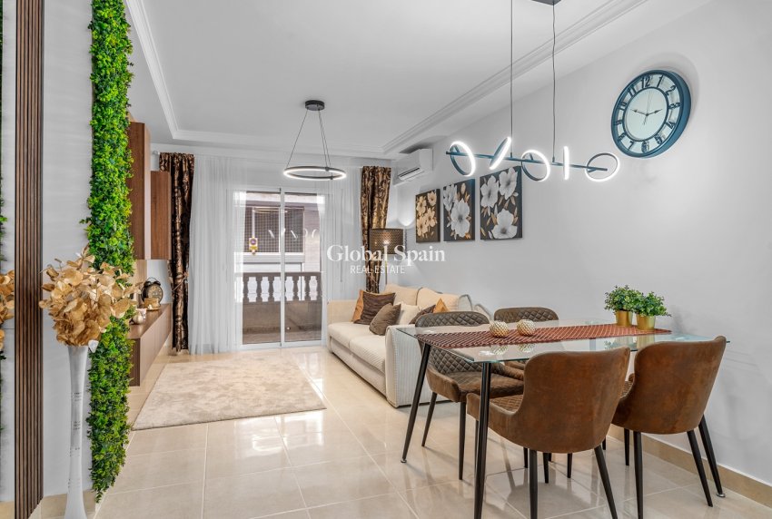 Venta - Apartamento -
TORREVIEJA - Playa del Cura