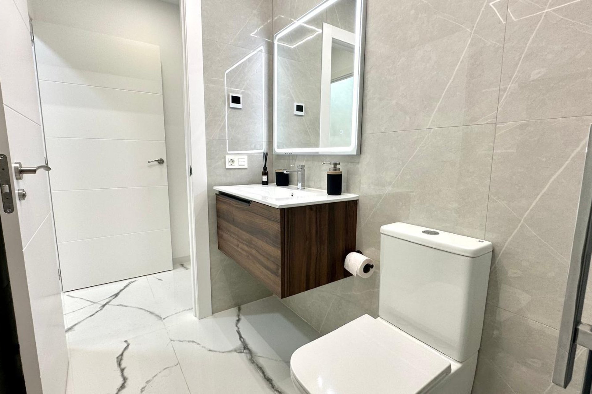 Venta - APARTAMENTO -
TORREVIEJA - Playa del Cura