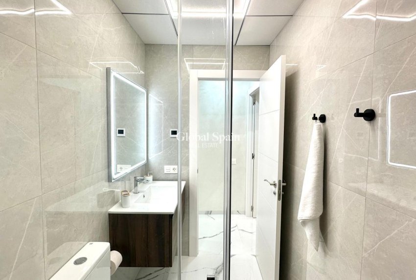 Venta - APARTAMENTO -
TORREVIEJA - Playa del Cura