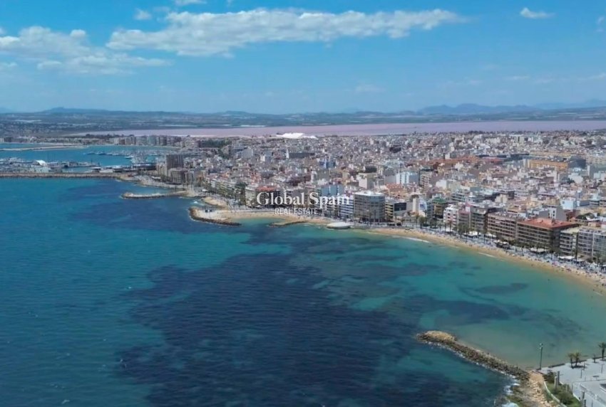 Venta - APARTAMENTO -
TORREVIEJA - Playa del Cura