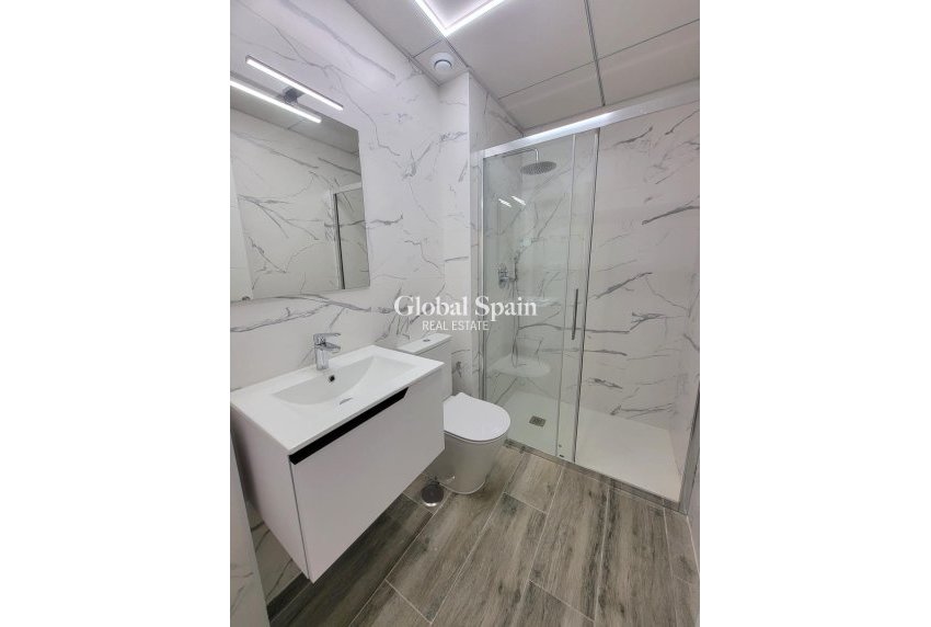 Venta - APARTAMENTO -
TORREVIEJA - Playa del Cura