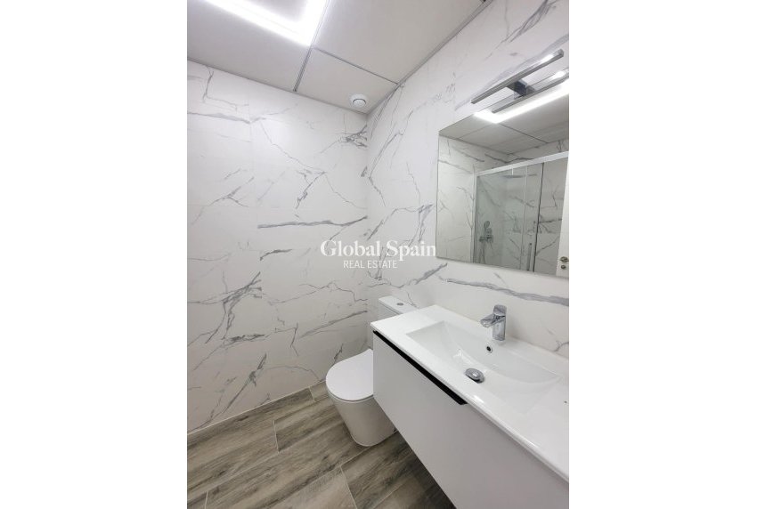 Venta - APARTAMENTO -
TORREVIEJA - Playa del Cura