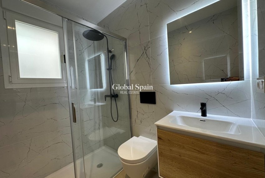 Venta - APARTAMENTO -
TORREVIEJA - Playa del Cura