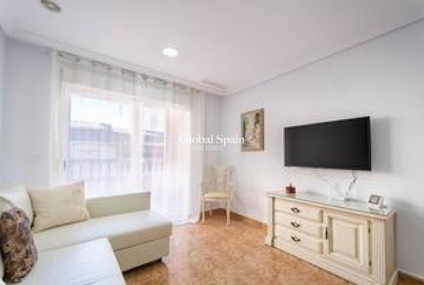 Venta - APARTAMENTO -
TORREVIEJA - Playa del Cura