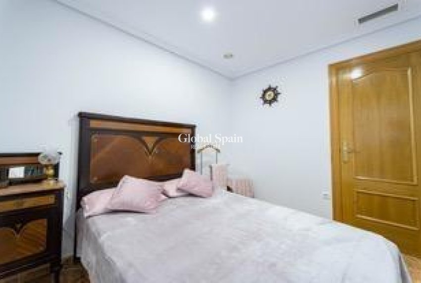 Venta - APARTAMENTO -
TORREVIEJA - Playa del Cura