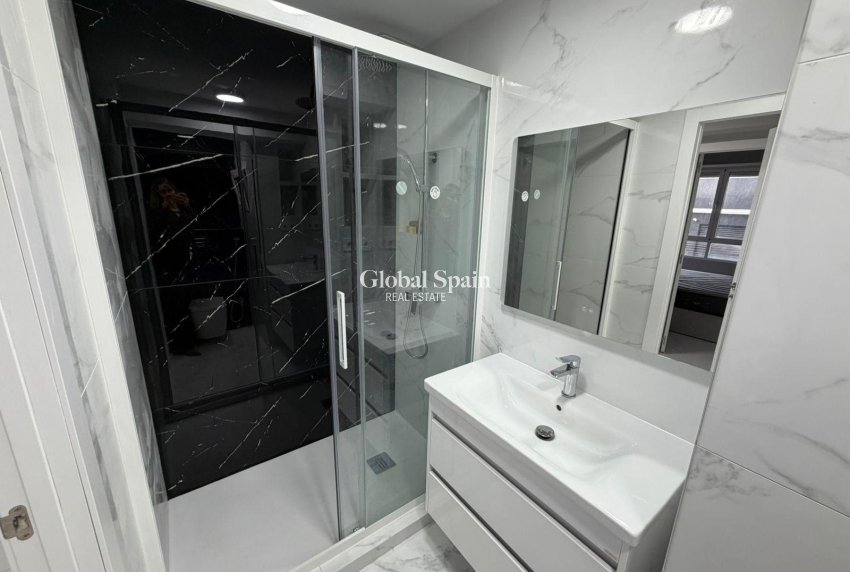 Venta - APARTAMENTO -
TORREVIEJA - Playa del Cura