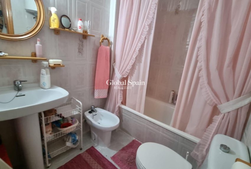 Venta - APARTAMENTO -
TORREVIEJA - Playa del Cura