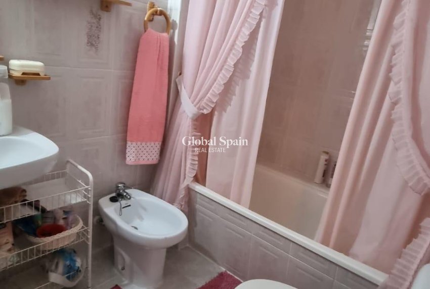 Venta - APARTAMENTO -
TORREVIEJA - Playa del Cura