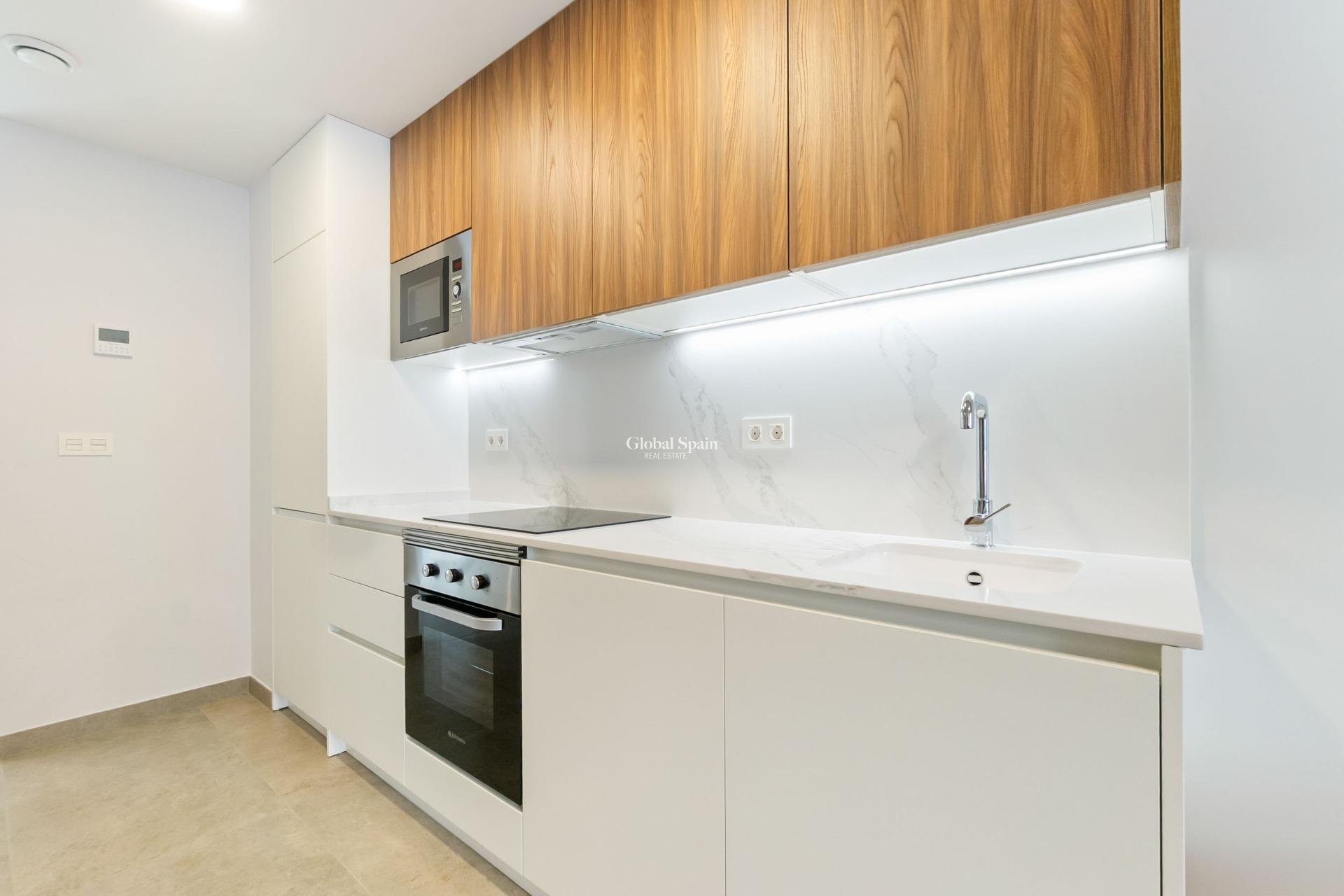 Venta - APARTAMENTO -
TORREVIEJA - Playa del Cura