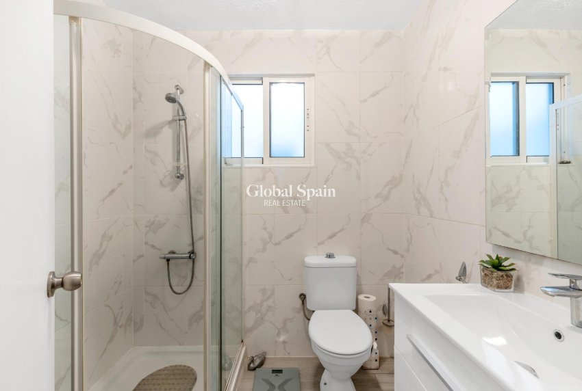 Venta - APARTAMENTO -
TORREVIEJA - Playa del Cura