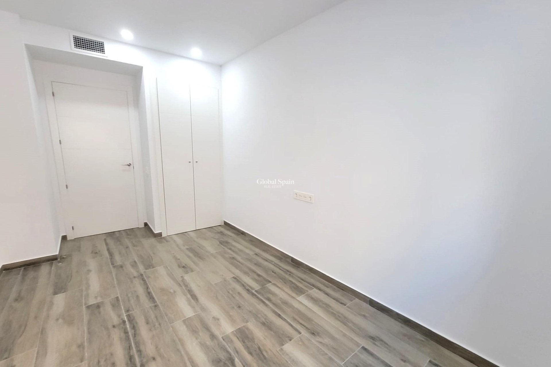 Venta - APARTAMENTO -
TORREVIEJA - Playa del Cura