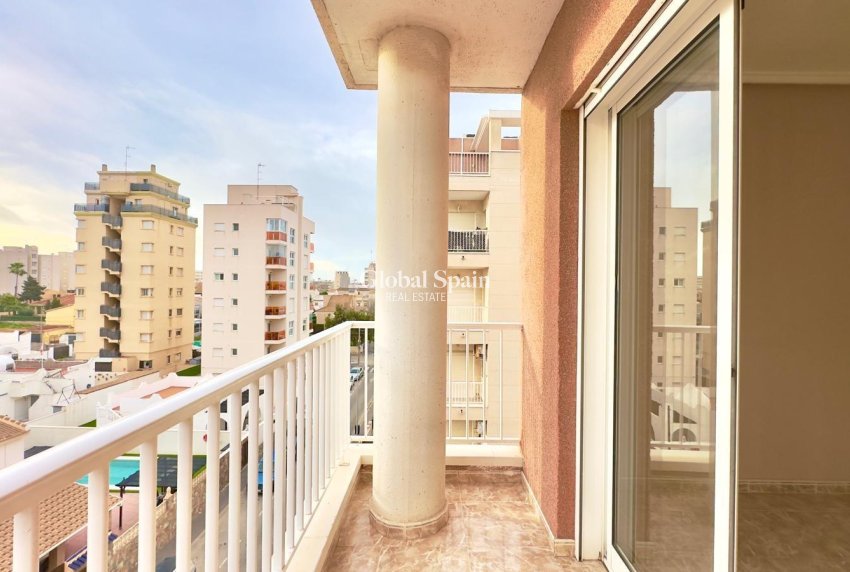 Venta - APARTAMENTO -
TORREVIEJA - Playa del Cura