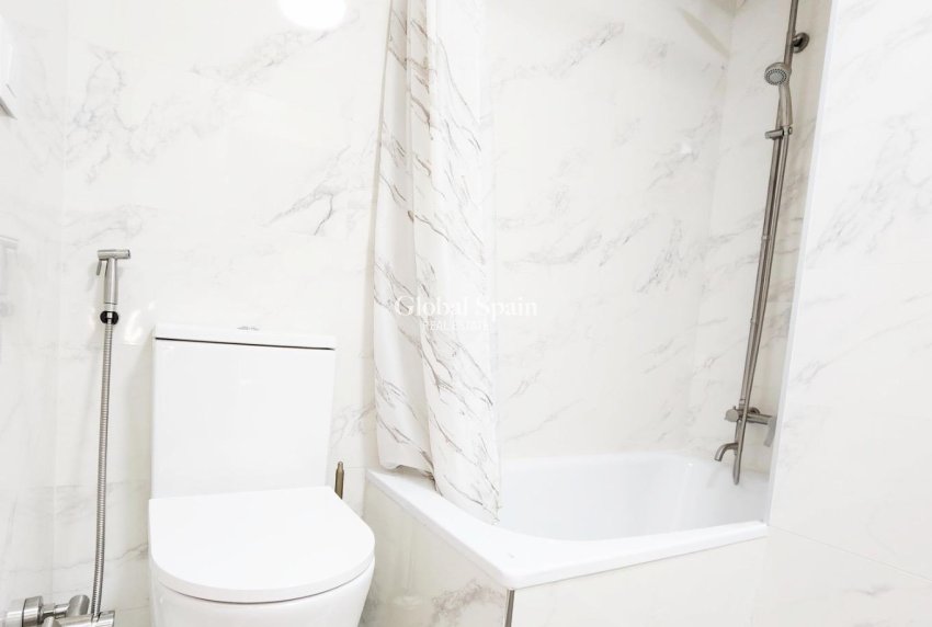 Venta - APARTAMENTO -
TORREVIEJA - Playa del Cura