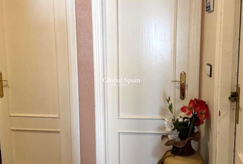 Venta - APARTAMENTO -
TORREVIEJA - Playa del Cura