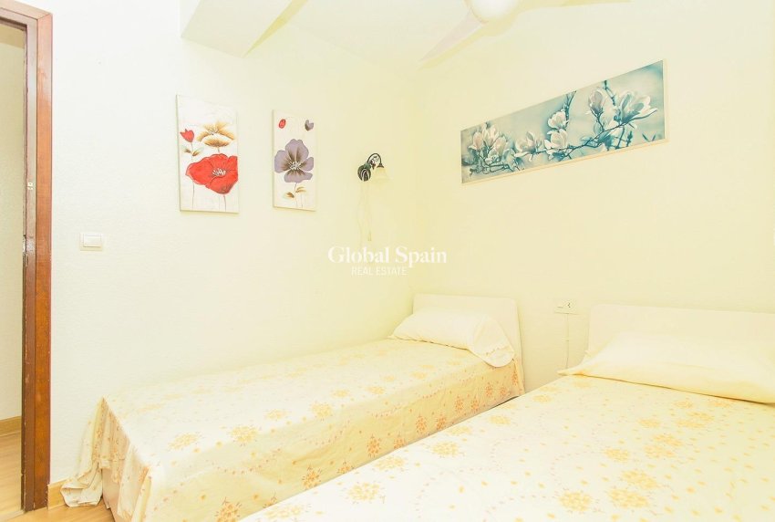 Venta - APARTAMENTO -
TORREVIEJA - Playa del Cura