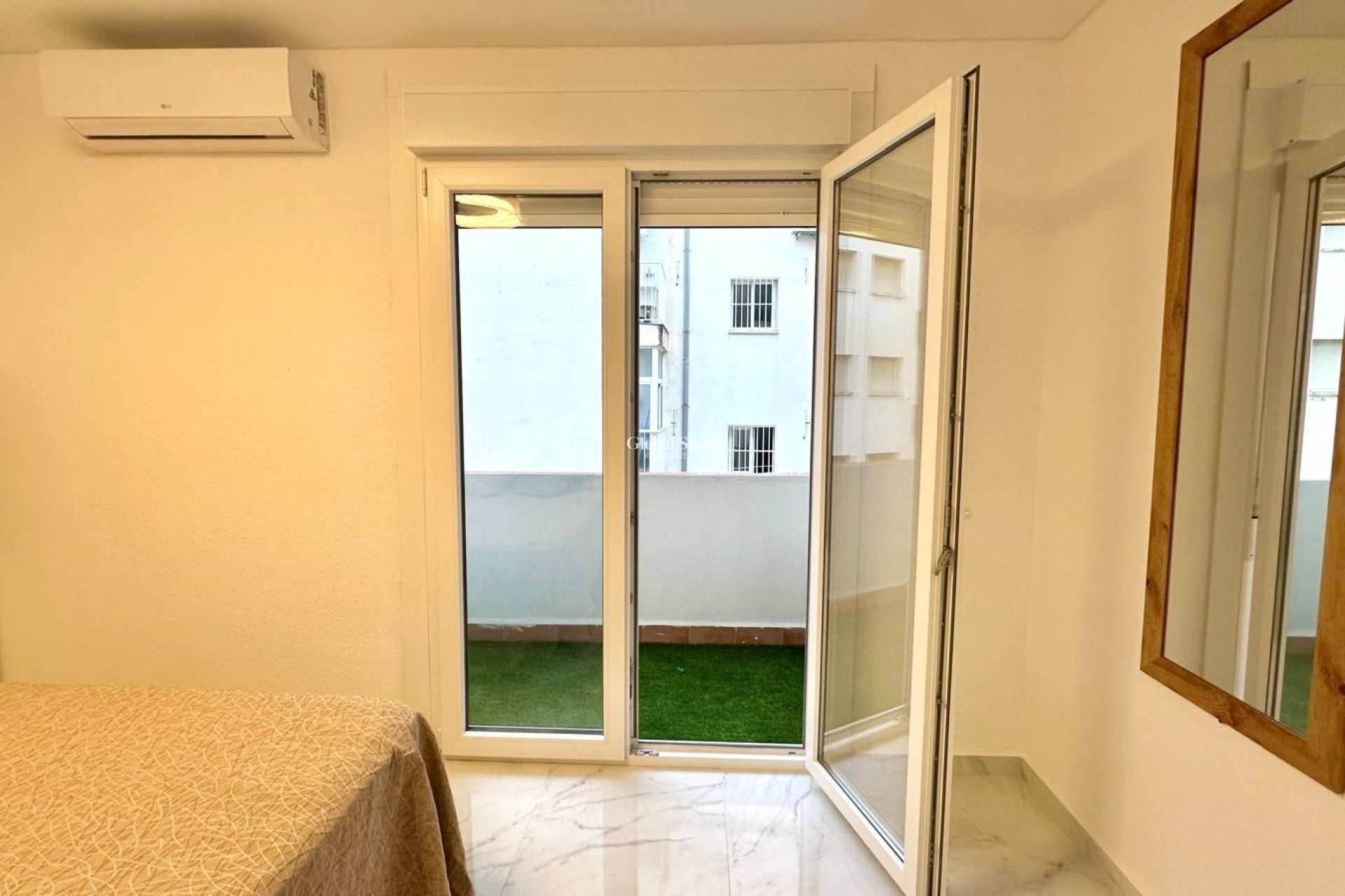 Venta - APARTAMENTO -
TORREVIEJA - Playa del Cura