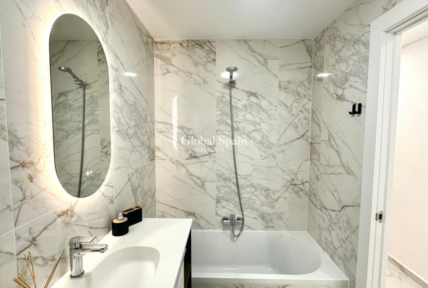 Venta - APARTAMENTO -
TORREVIEJA - Playa del Cura