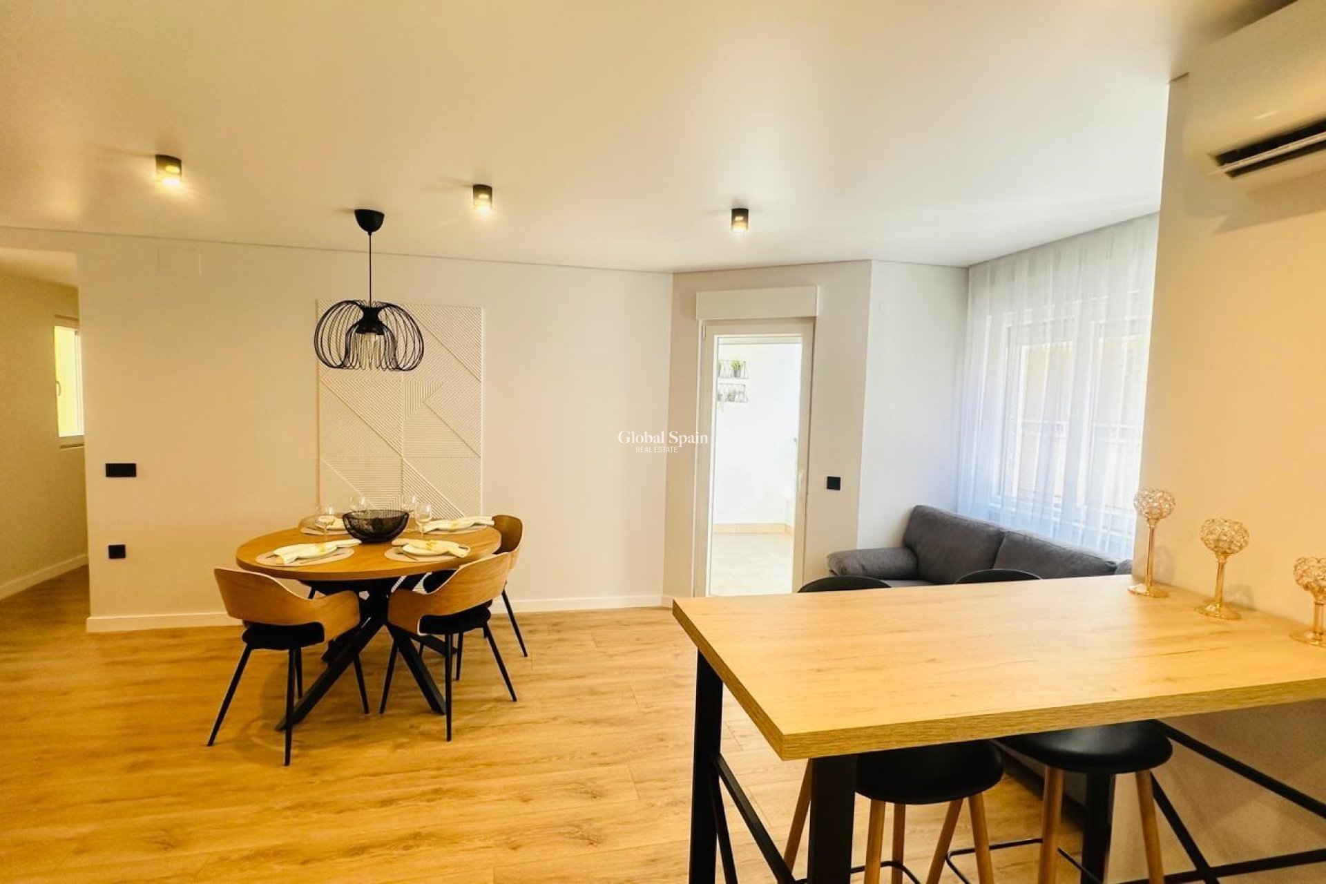 Venta - APARTAMENTO -
TORREVIEJA - Playa del Cura