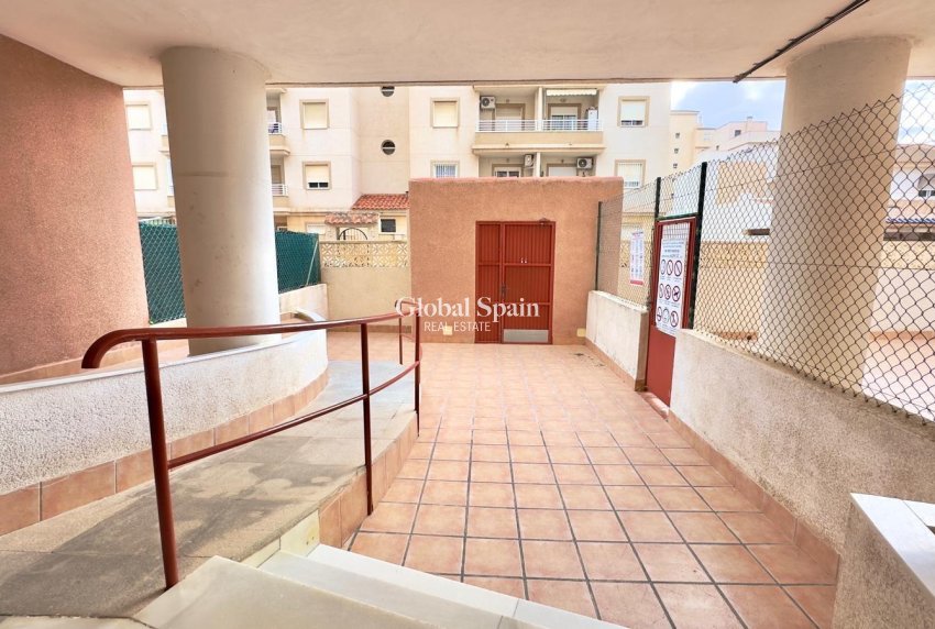 Venta - APARTAMENTO -
TORREVIEJA - Playa del Cura