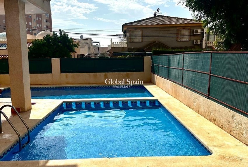 Venta - APARTAMENTO -
TORREVIEJA - Playa del Cura