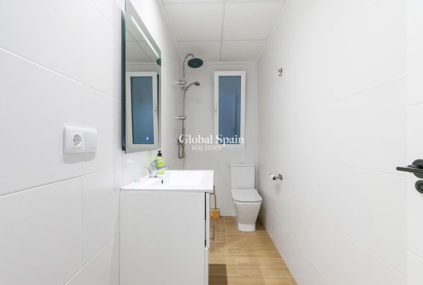 Venta - APARTAMENTO -
TORREVIEJA - Playa del Cura