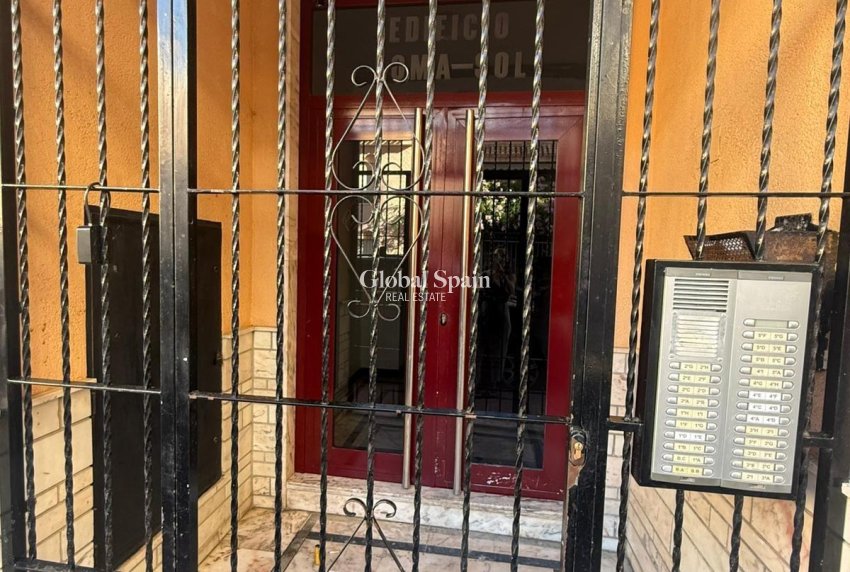 Venta - APARTAMENTO -
TORREVIEJA - Playa del Cura