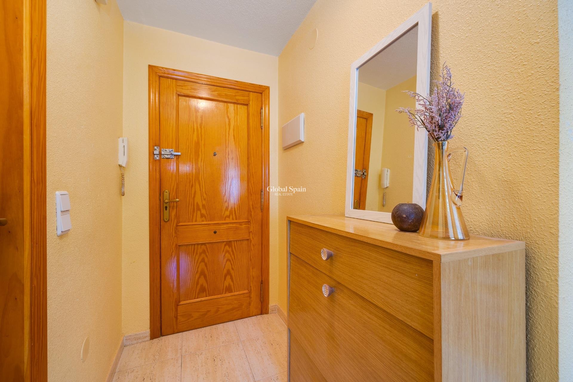 Venta - APARTAMENTO -
TORREVIEJA - Playa del Cura