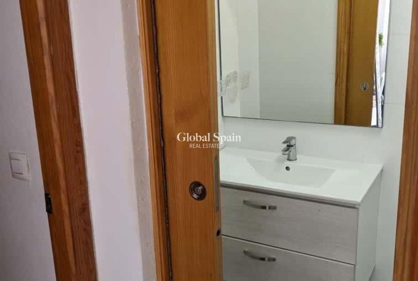 Venta - APARTAMENTO -
TORREVIEJA - Playa del Cura