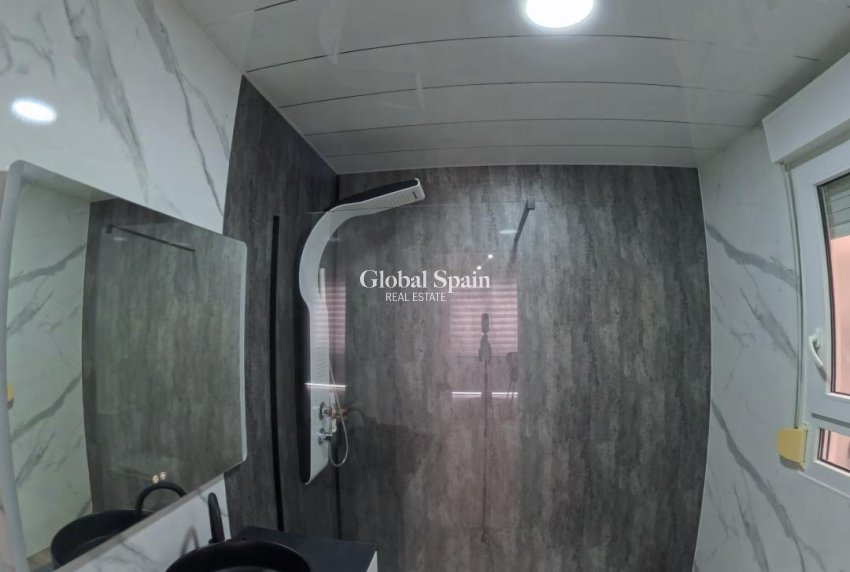 Venta - APARTAMENTO -
TORREVIEJA - Playa del Cura