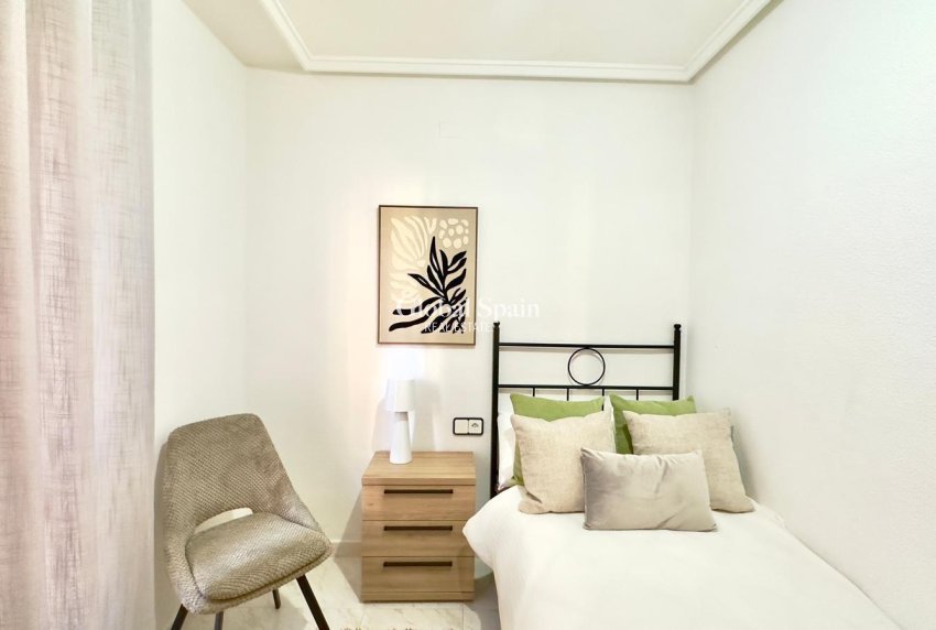 Venta - APARTAMENTO -
TORREVIEJA - Playa del Cura