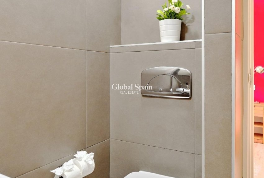 Venta - APARTAMENTO -
TORREVIEJA - Playa del Cura