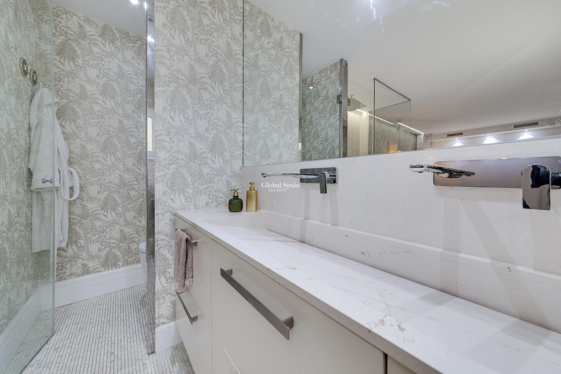 Venta - APARTAMENTO -
TORREVIEJA - Playa del Cura