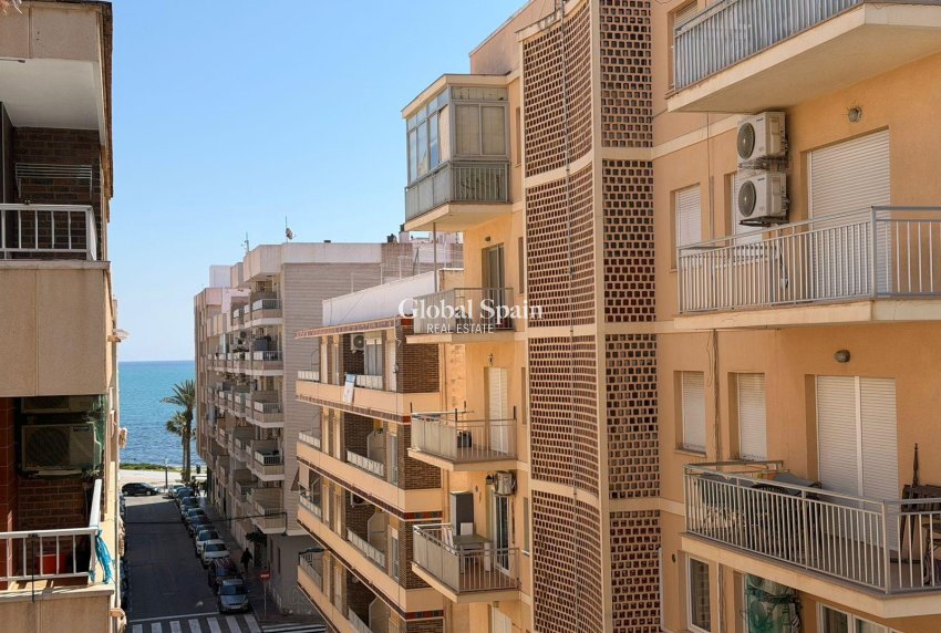 Venta - APARTAMENTO -
TORREVIEJA - Playa del Cura