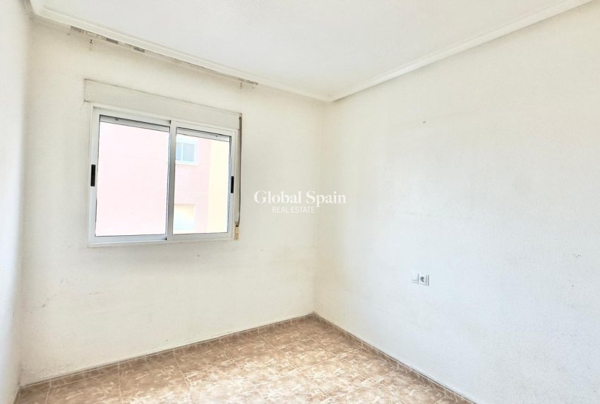 Venta - APARTAMENTO -
TORREVIEJA - Playa del Cura