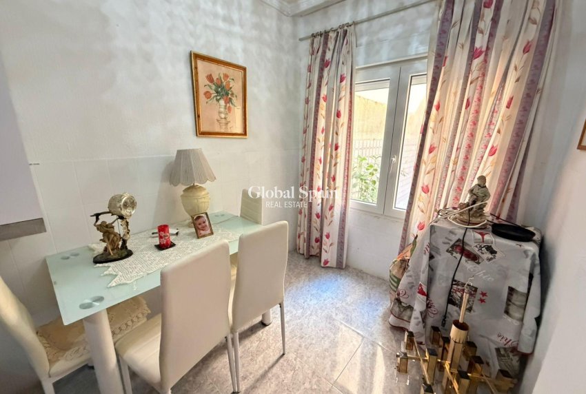 Venta - APARTAMENTO -
TORREVIEJA - Playa del Cura