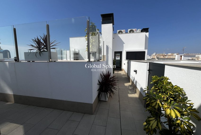 Venta - APARTAMENTO -
TORREVIEJA - Playa del Cura