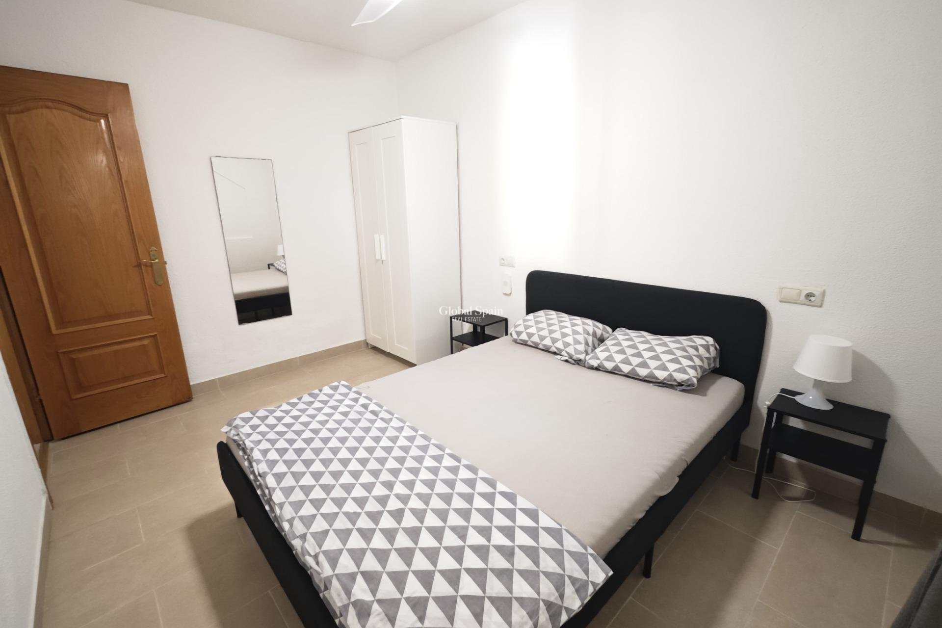 Venta - APARTAMENTO -
TORREVIEJA - Playa del Cura
