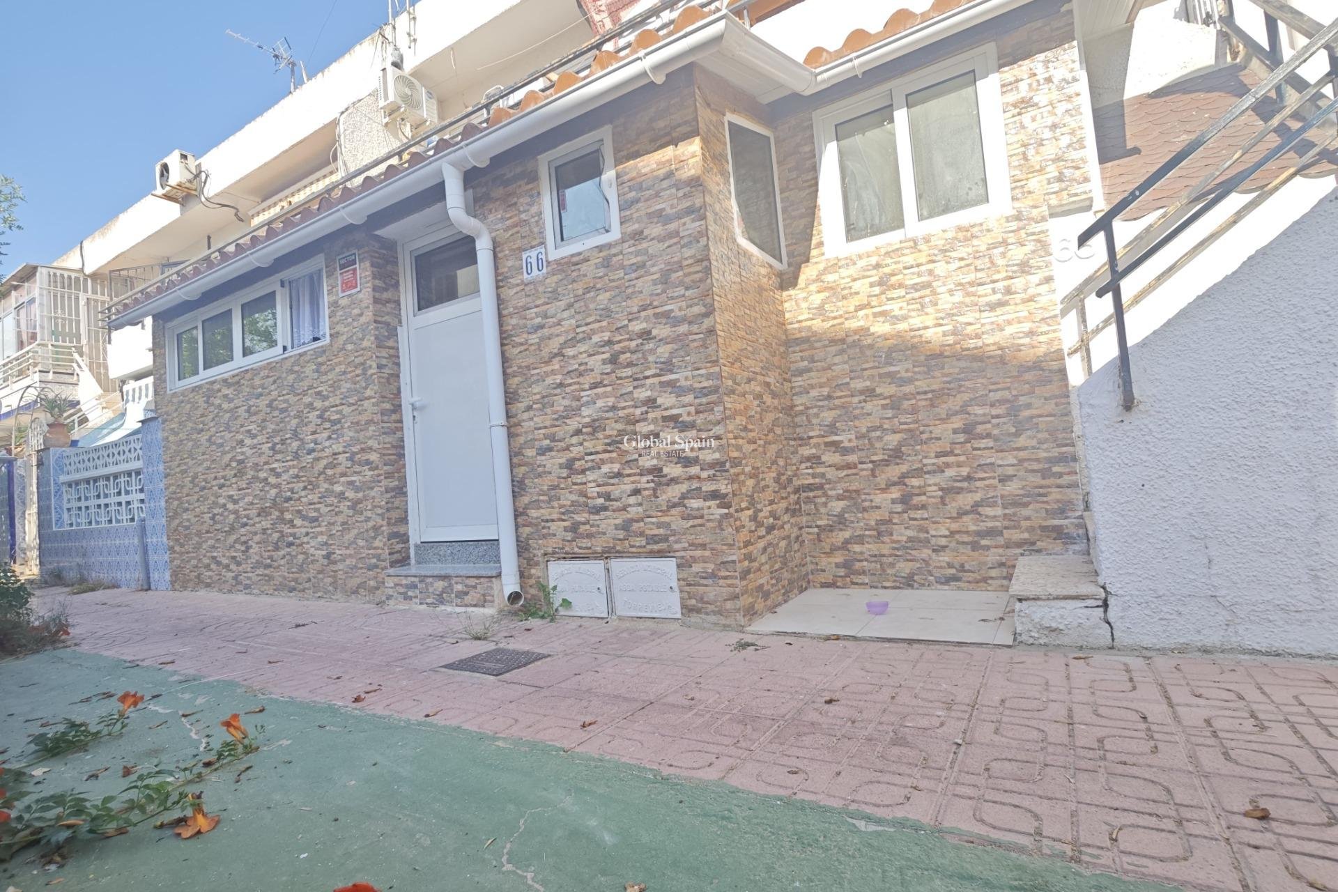 Venta - APARTAMENTO -
TORREVIEJA - Playa del Cura