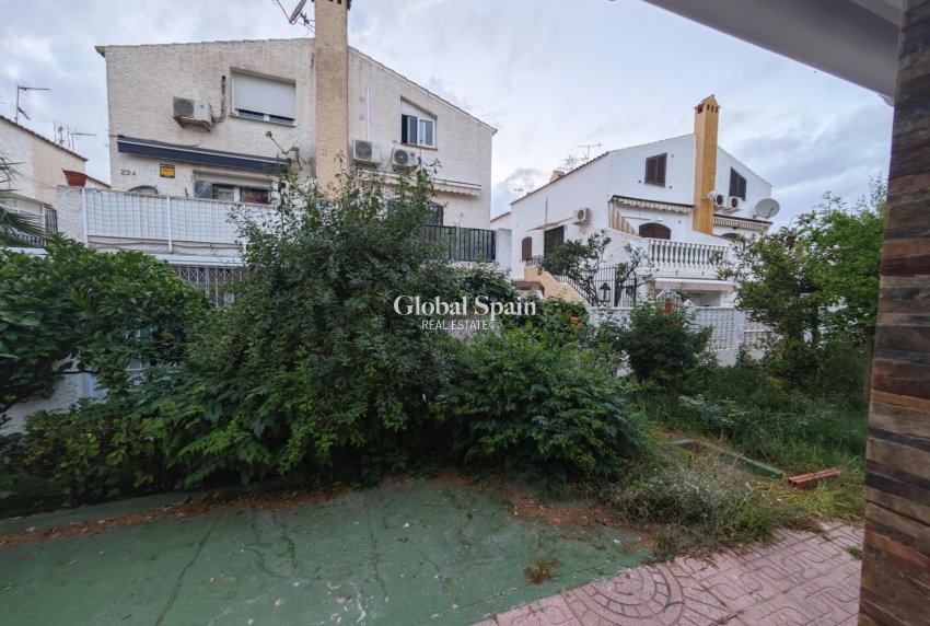 Venta - APARTAMENTO -
TORREVIEJA - Playa del Cura
