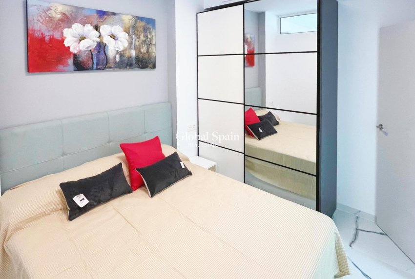 Venta - APARTAMENTO -
TORREVIEJA - Playa del Cura