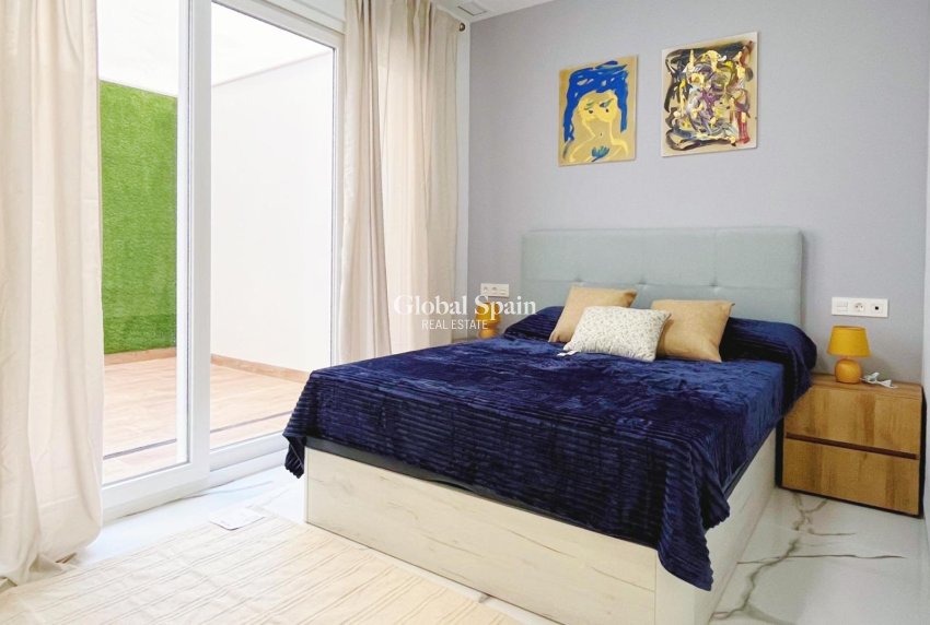 Venta - APARTAMENTO -
TORREVIEJA - Playa del Cura