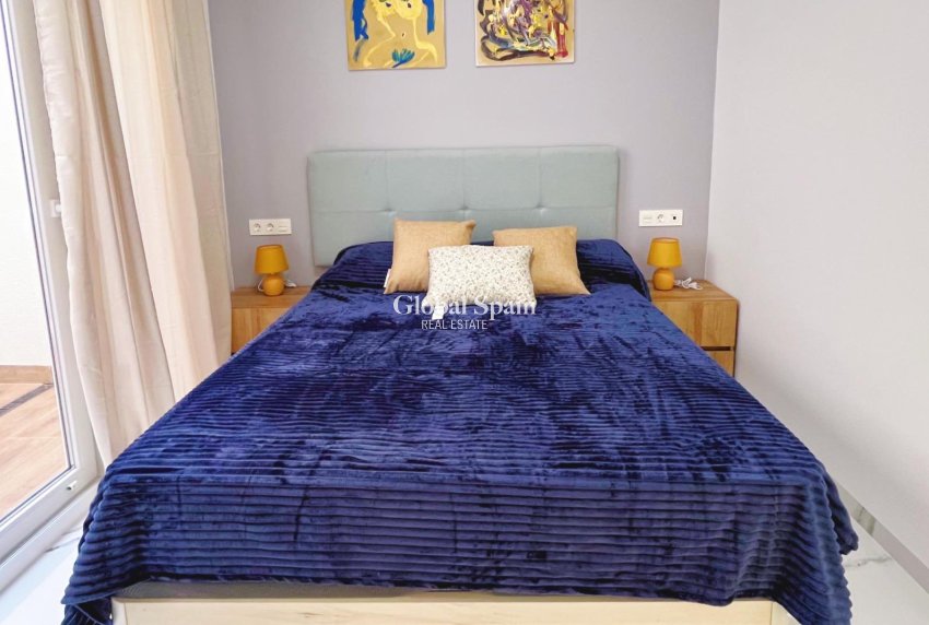 Venta - APARTAMENTO -
TORREVIEJA - Playa del Cura