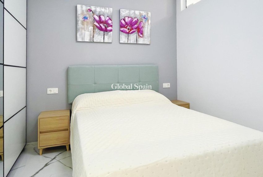 Venta - APARTAMENTO -
TORREVIEJA - Playa del Cura