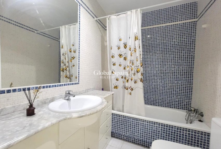 Venta - APARTAMENTO -
TORREVIEJA - Playa del Cura