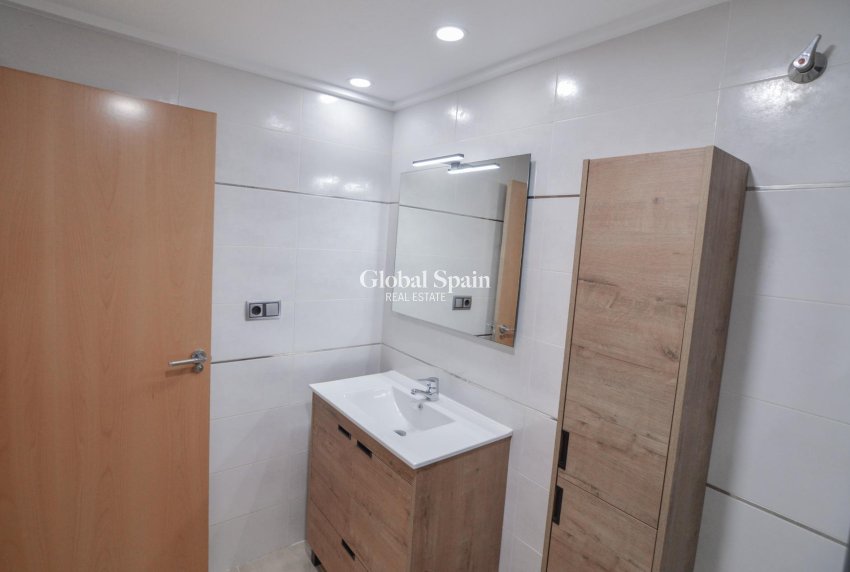Venta - APARTAMENTO -
TORREVIEJA - Playa del Cura