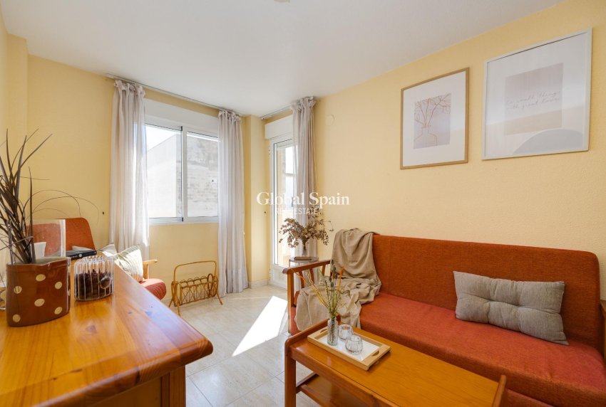 Venta - APARTAMENTO -
TORREVIEJA - Playa del Cura