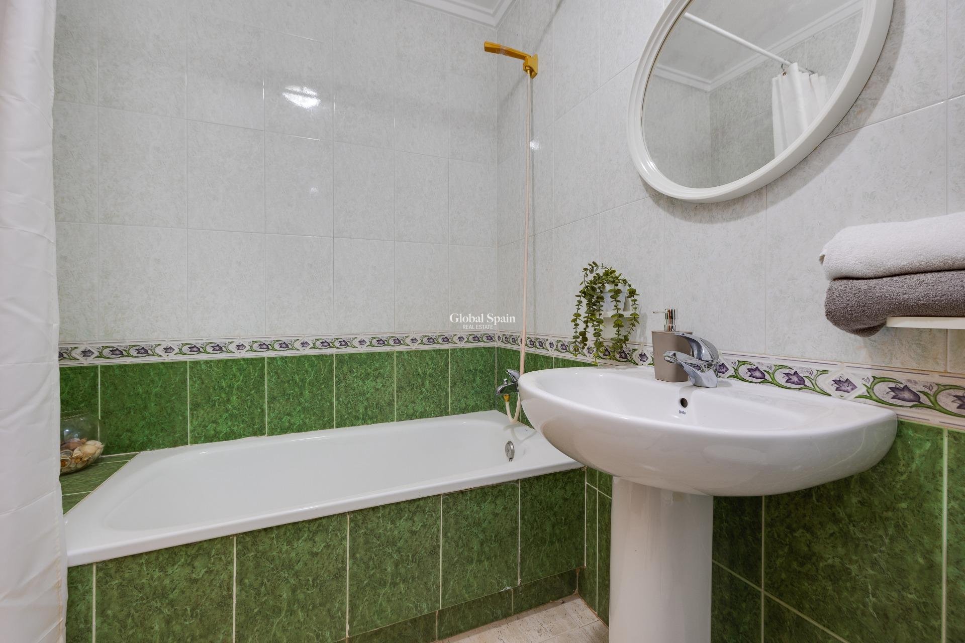 Venta - APARTAMENTO -
TORREVIEJA - Playa del Cura