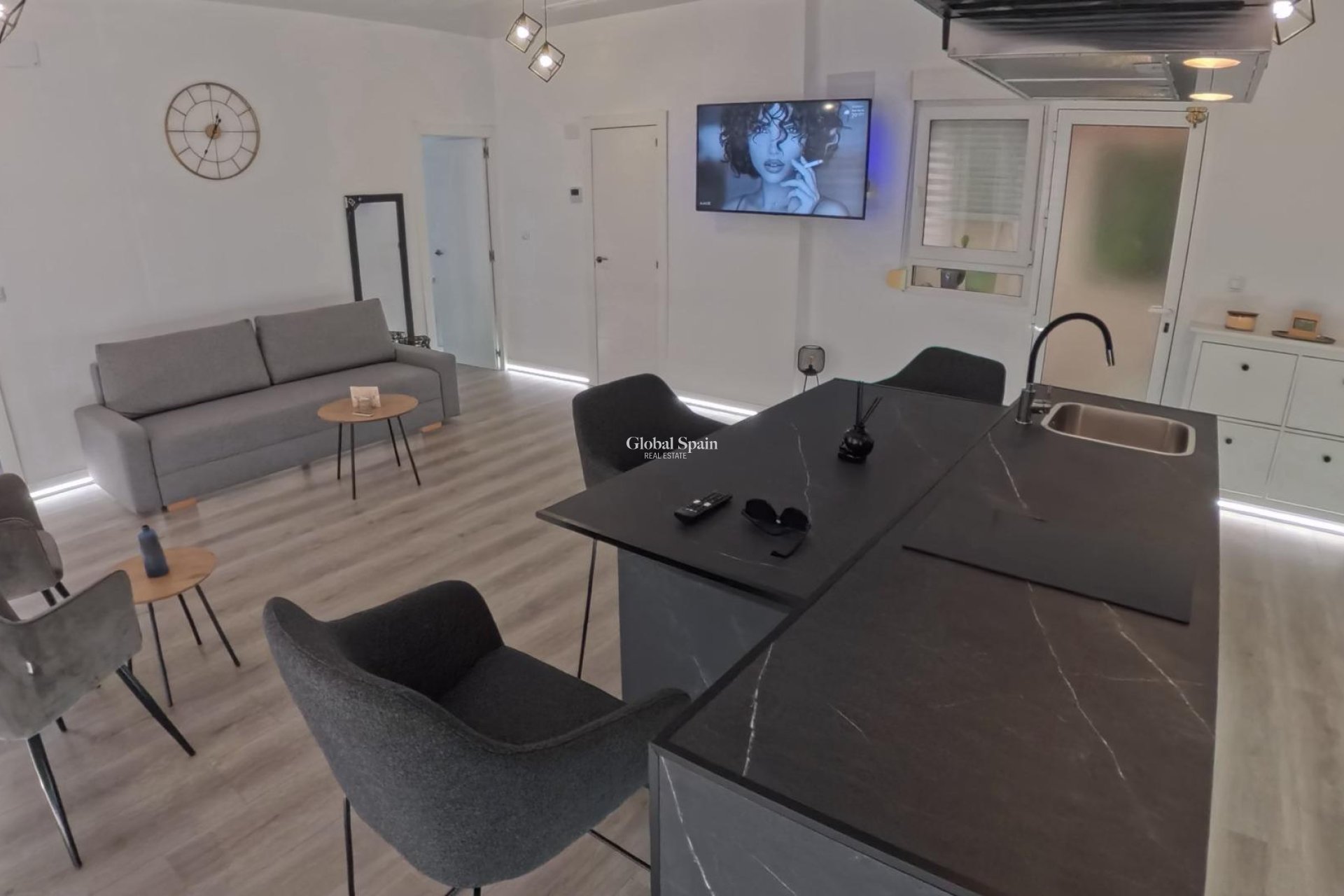 Venta - APARTAMENTO -
TORREVIEJA - Playa del Cura