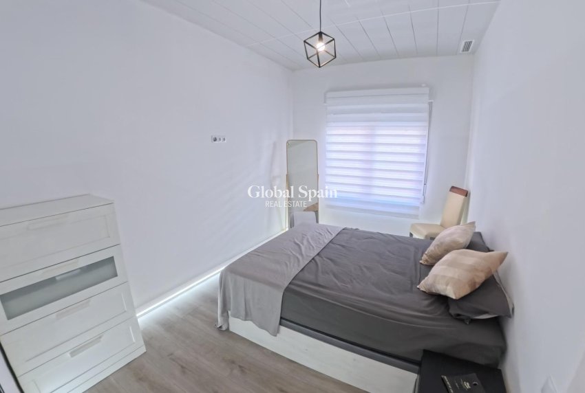 Venta - APARTAMENTO -
TORREVIEJA - Playa del Cura